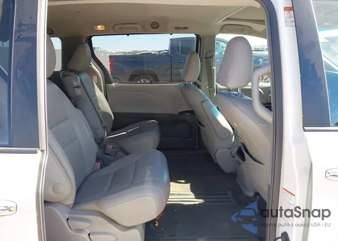 2015 Toyota Sienna Xle 8 Passenger из США, поврежденный, VIN 5TDYK3DC5FS552716